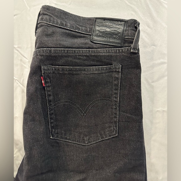 Levi’s Cropped Jeans - Picture 3 of 3
